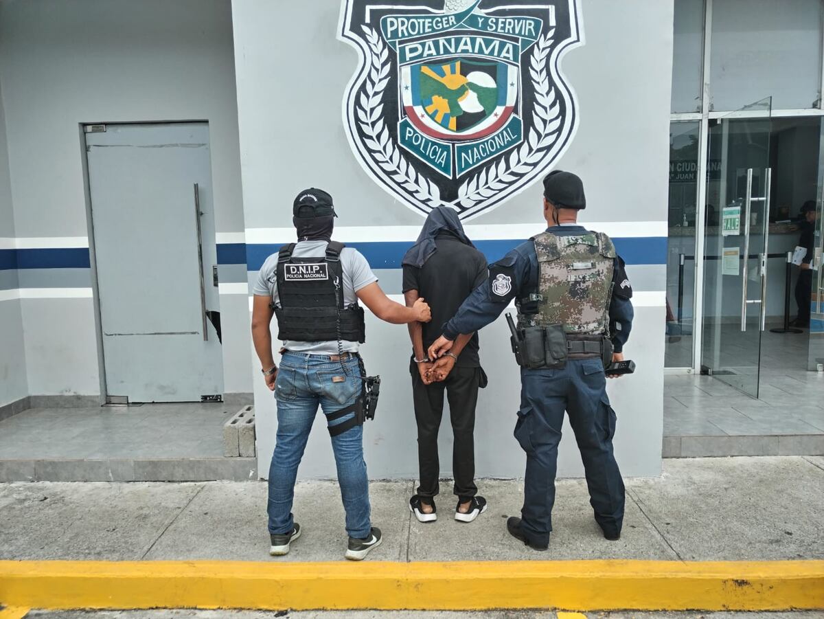 Vendedor criollo de carrizos con cocaína es detenido en la barraca La Colonial, en Río Abajo, por unidades de la Policía Nacional