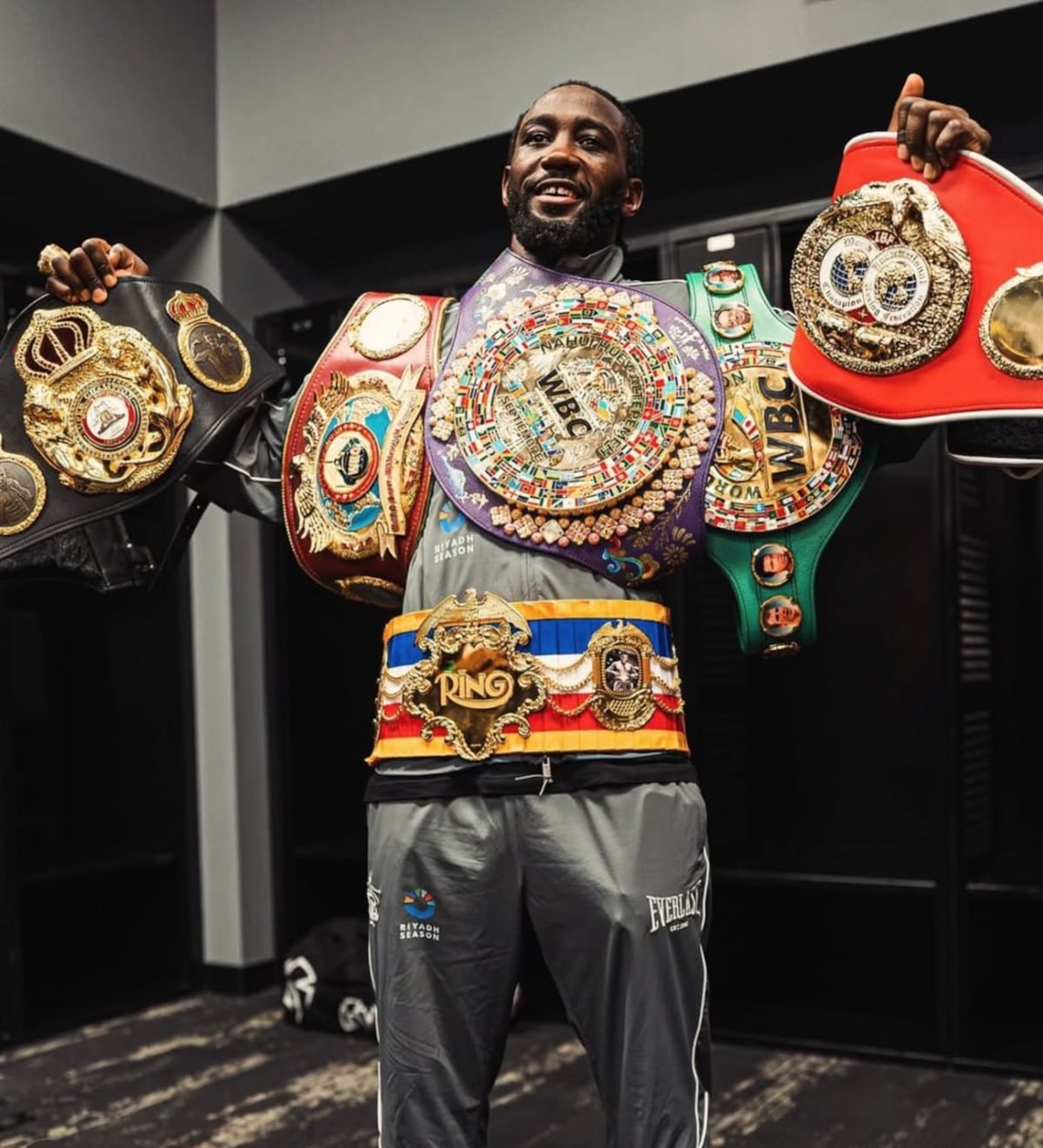 Crawford cuelga los guantes luego de reinar en cinco divisiones