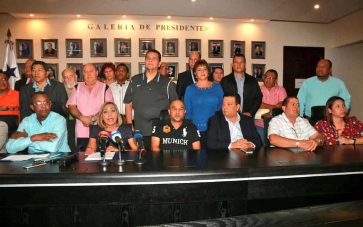 ¡AY,MADRE!'La actitud de la diputada Yanibel Ábrego es vomitiva':Mariela Ledezma