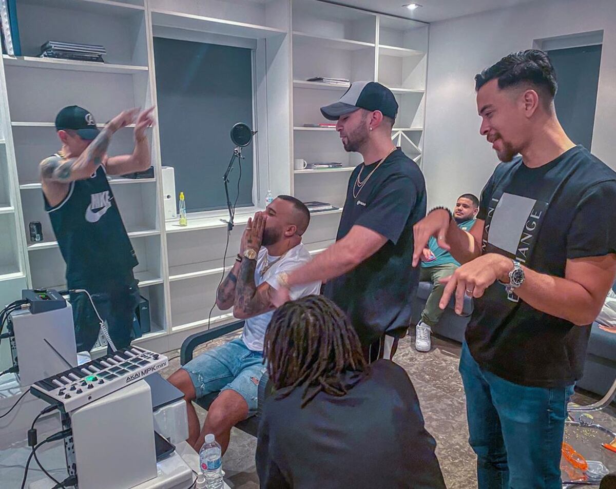 Otro panameño triunfador. Bk trabaja con la dominicana Natti Natasha 