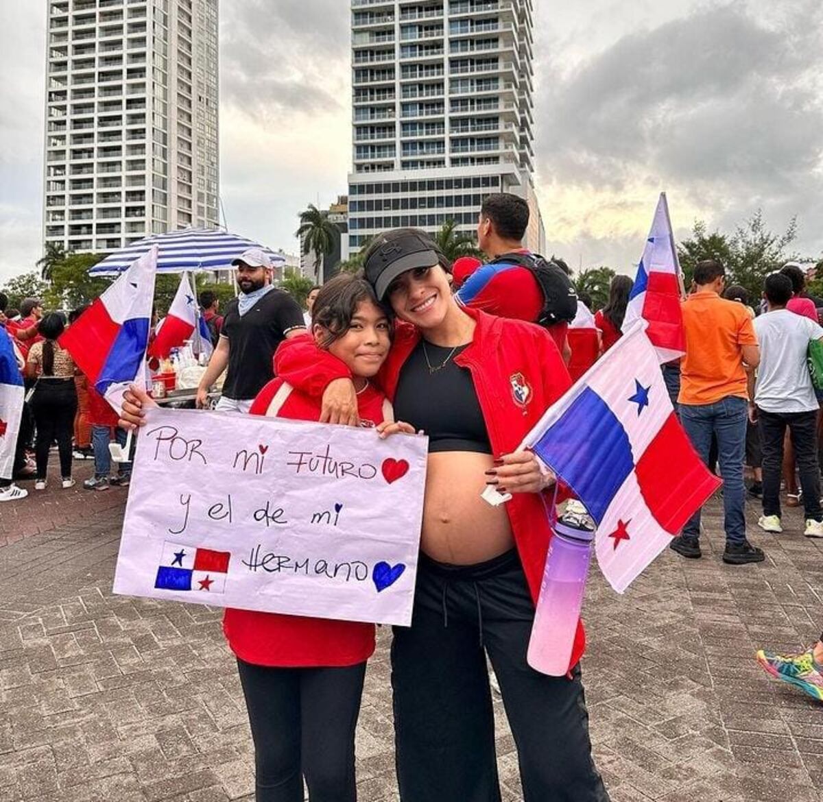 Jacky Guzmán sale a protestar embarazada por sus hijos y los tuyos