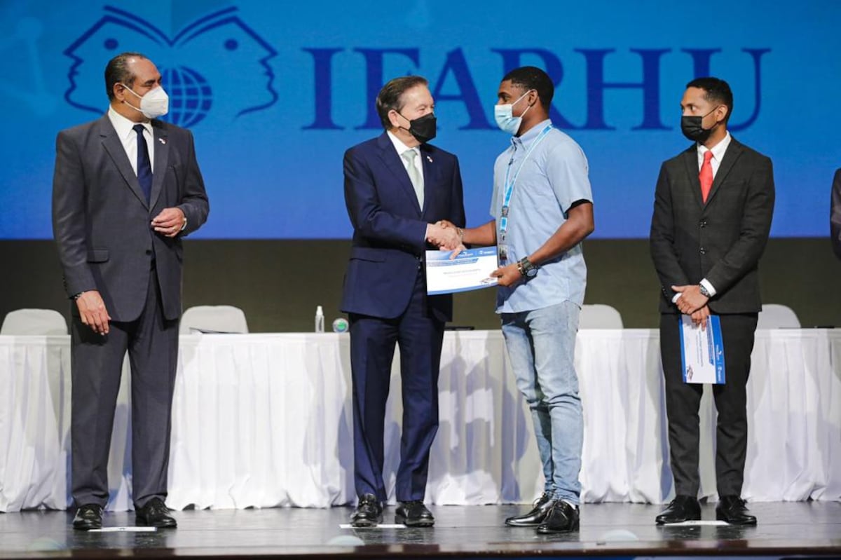 Conoce la forma en la que cobrarán los becarios universitarios del Ifarhu 