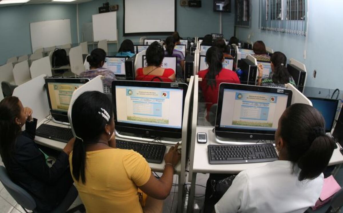 ¡OJO! Corra y aplique por su beca para estudiar en el extranjero 