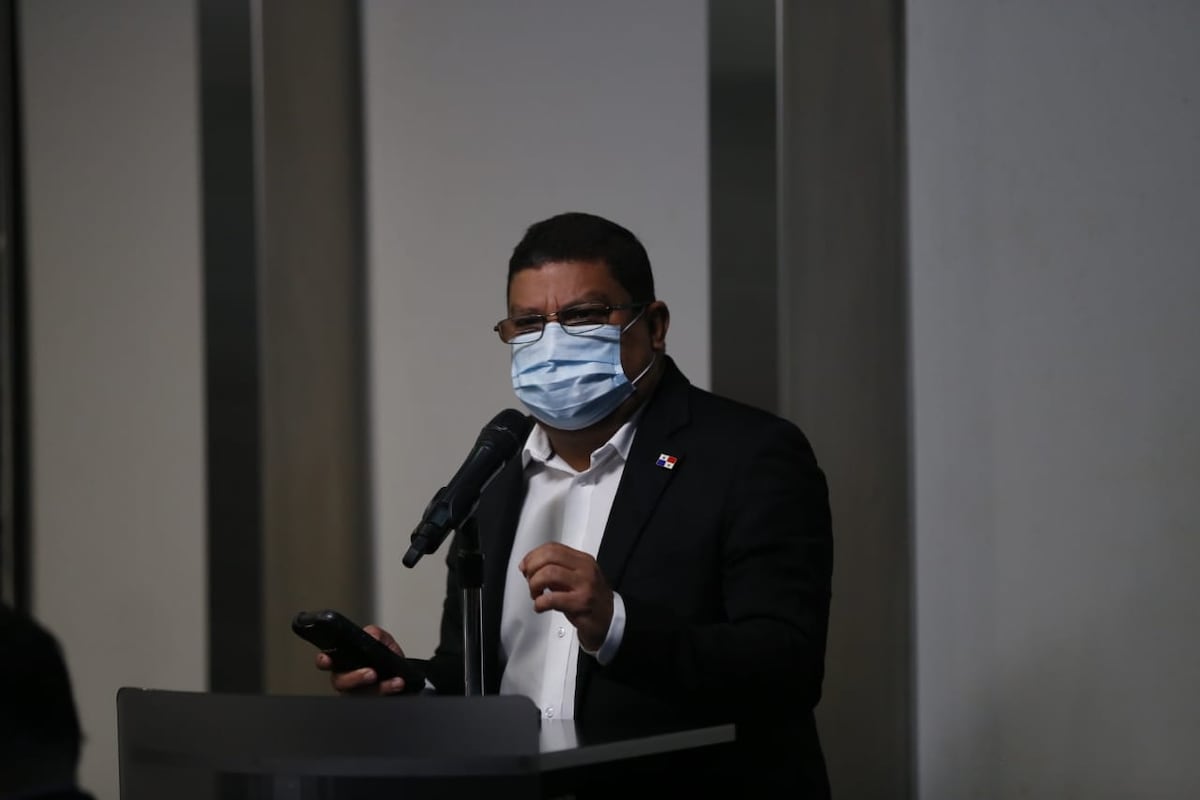 Ministro de Cultura asegura que hay un grupo que le hace bullying y defiende los contratos de Jimmy Dawson