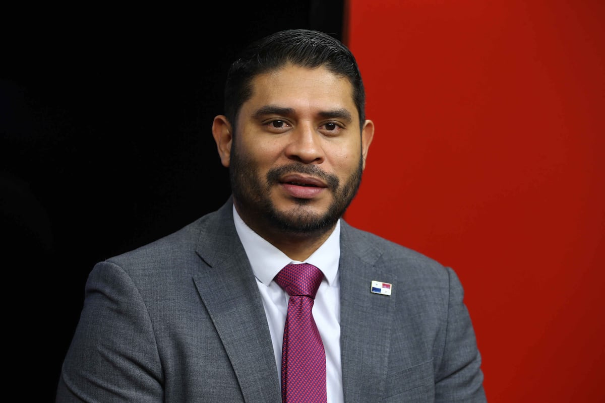 Patio limoso en la Asamblea: Diputado Jonathan Vega se va supuestamente a los golpes con el comunicador Pedro Rodríguez