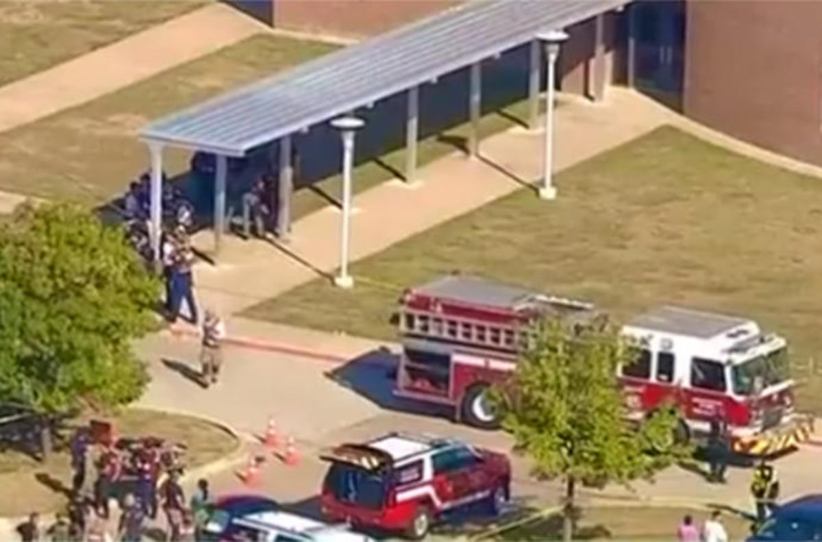 Tiroteo en escuela secundaria en Arlington, Texas, deja varios heridos