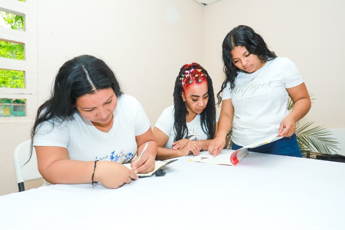 Tras las rejas, mujeres panameñas vencen el analfabetismo con programa educativo