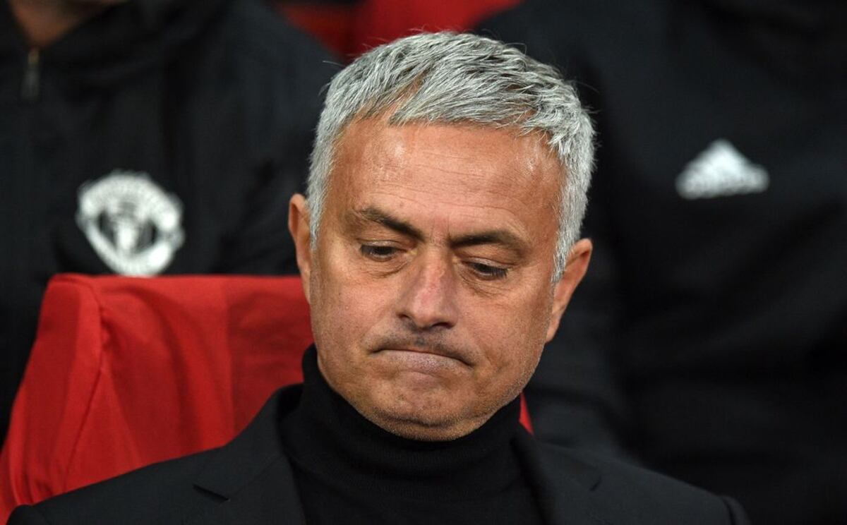 Mourinho se molesta y abandona bus del Manchester United