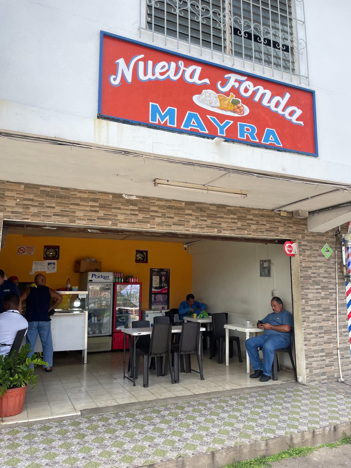 El olor a ají trompito y ajo que anuncia que Mayra ya está cocinando