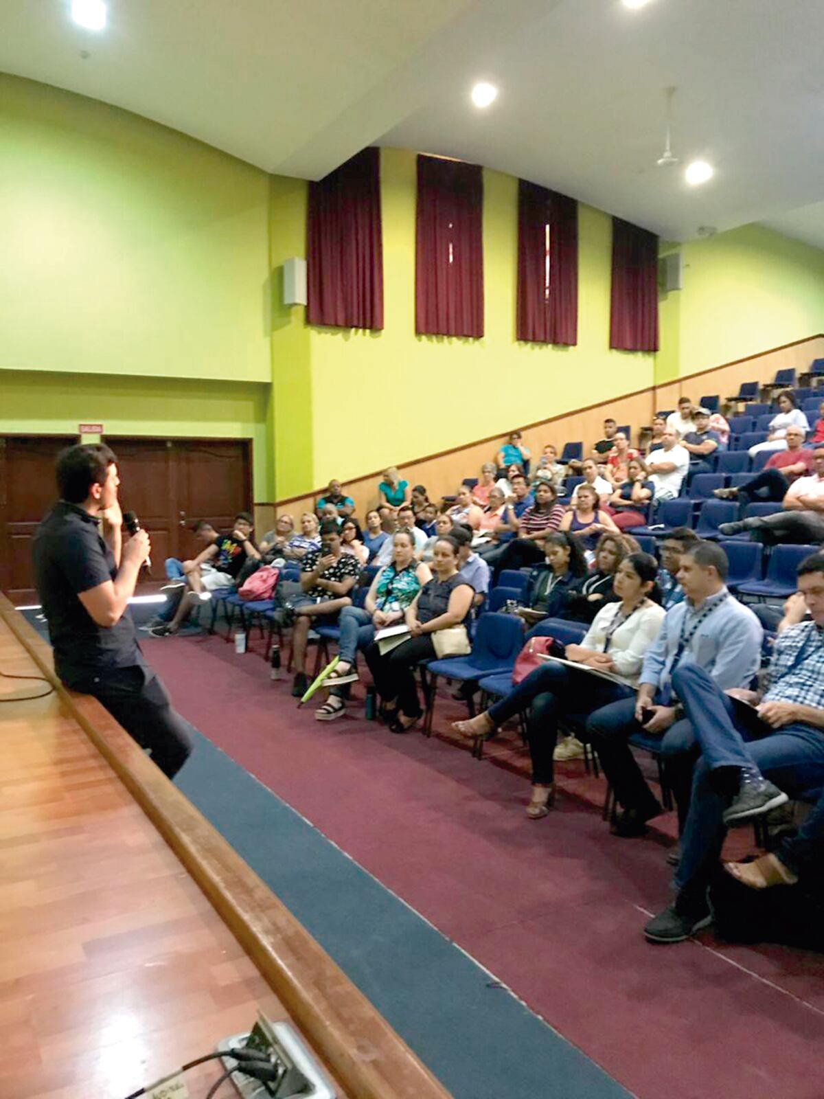 Diputado Juan Diego Vásquez empieza la consulta ciudadana para modificar Ley Orgánica de Educación