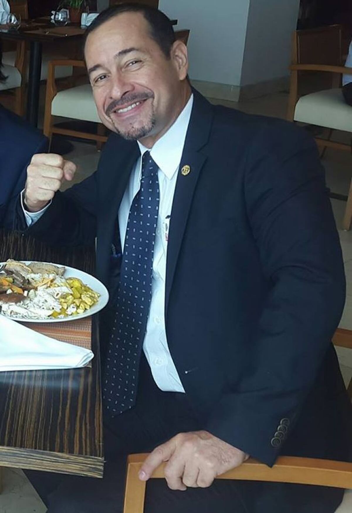 Presentador de TV y apoderado de boxeo se embolillan | Video