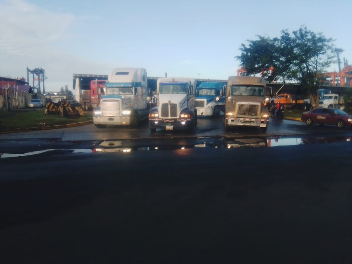 Más de 10 horas de paralización en Colón