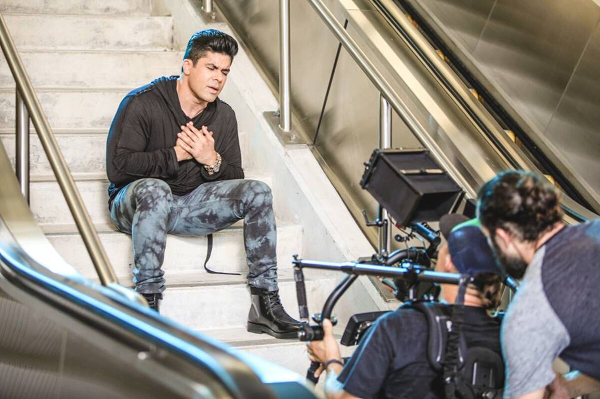 Luego de la aparatosa caída que sufrió Jerry Rivera hizo escala en Panamá