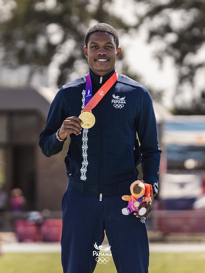 ¡El rey sigue siendo panameño! Chamar Chambers vuela por otro oro en los 800 metros