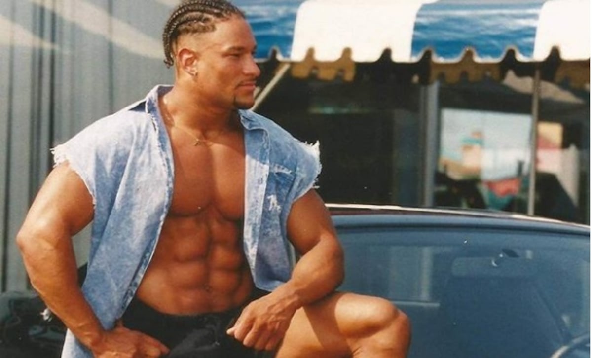 Exfisiculturista bebe su orina para perder peso y acabar con su crónico dolor