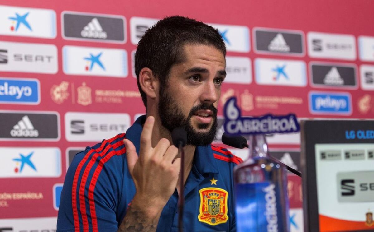 Isco arremete contra periodista de El País en rueda de prensa