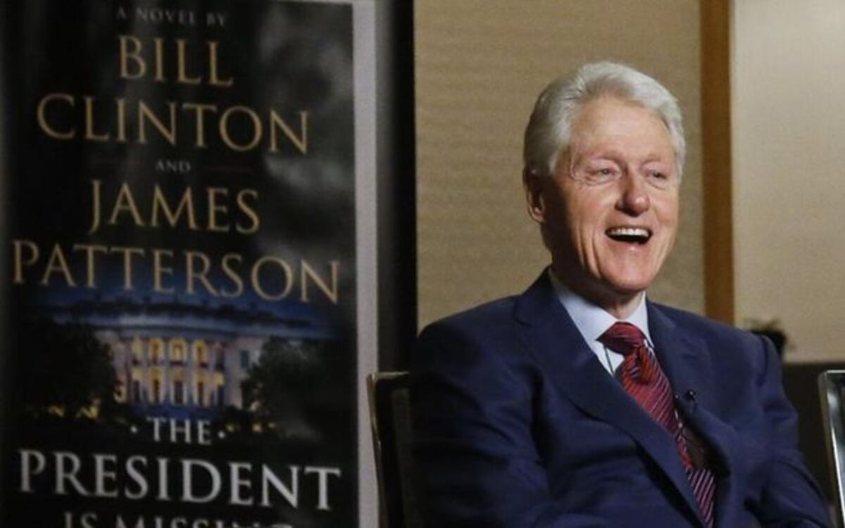 Bill Clinton publica su primera novela: 'El presidente ha desaparecido'