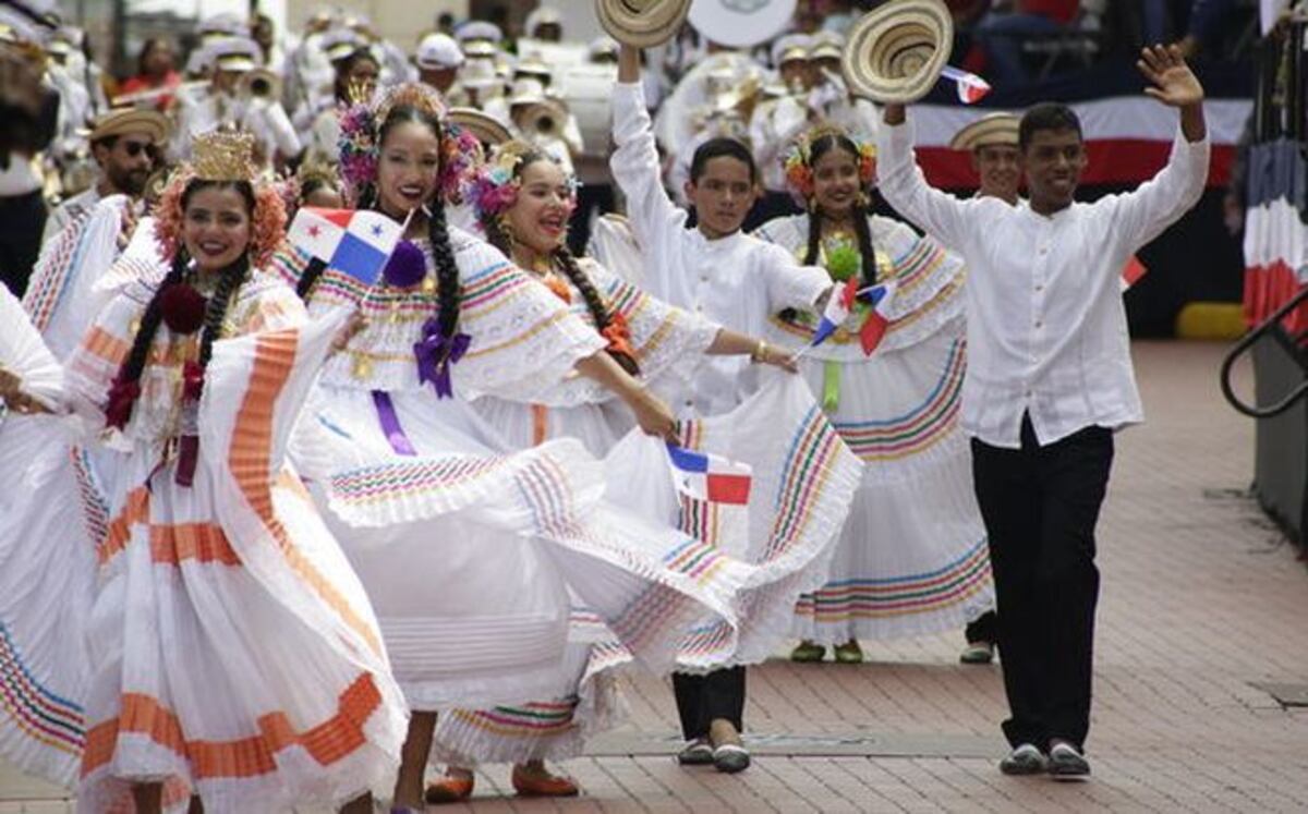 Empolleradas ponen color y tradición al Día de Símbolos Patrios 