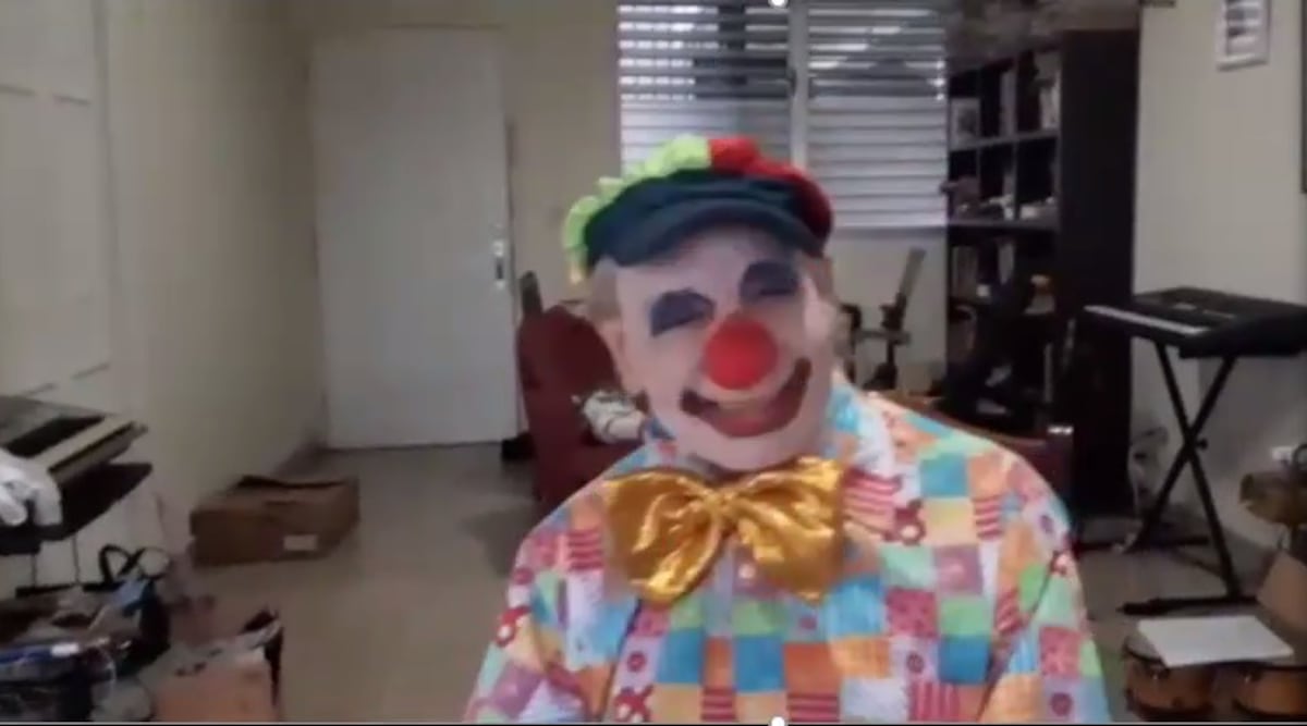 Tortón se pinta de payaso después del accidente. Será homenajeado en vida junto a Pepina en show virtual del Día del Niño