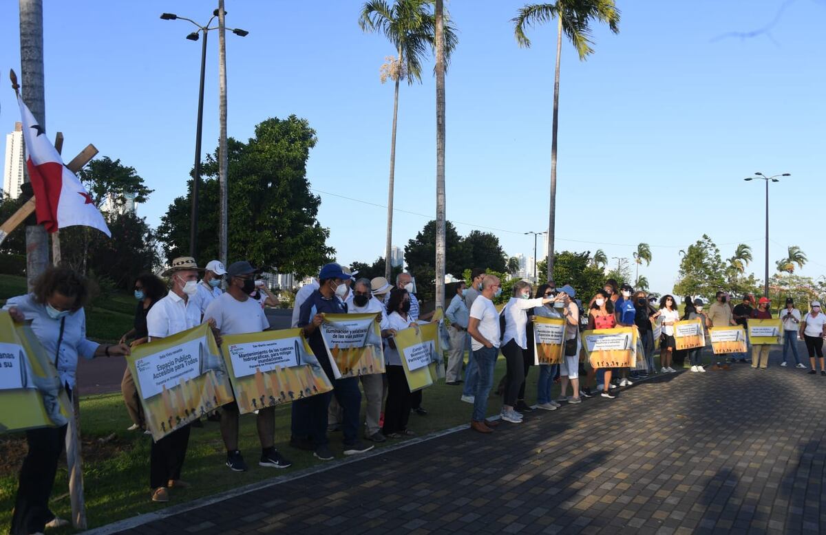 Protestan en la Cinta Costera contra mercado millonario que intenta construir José Luis Fábrega
