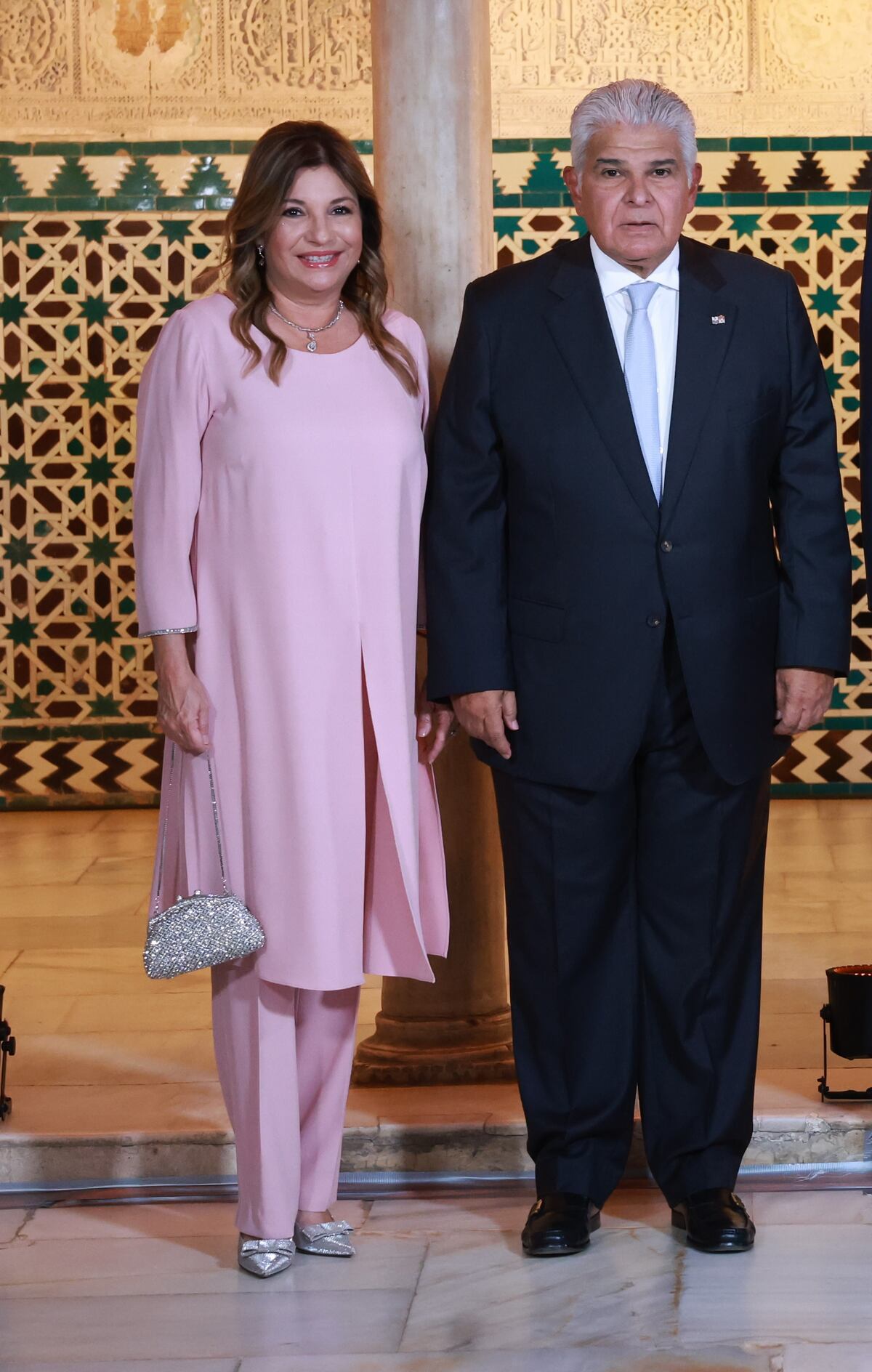 La marcó duro: La mirada que le dio la reina Letizia al ‘outfit’ de la primera dama Maricel de Mulino