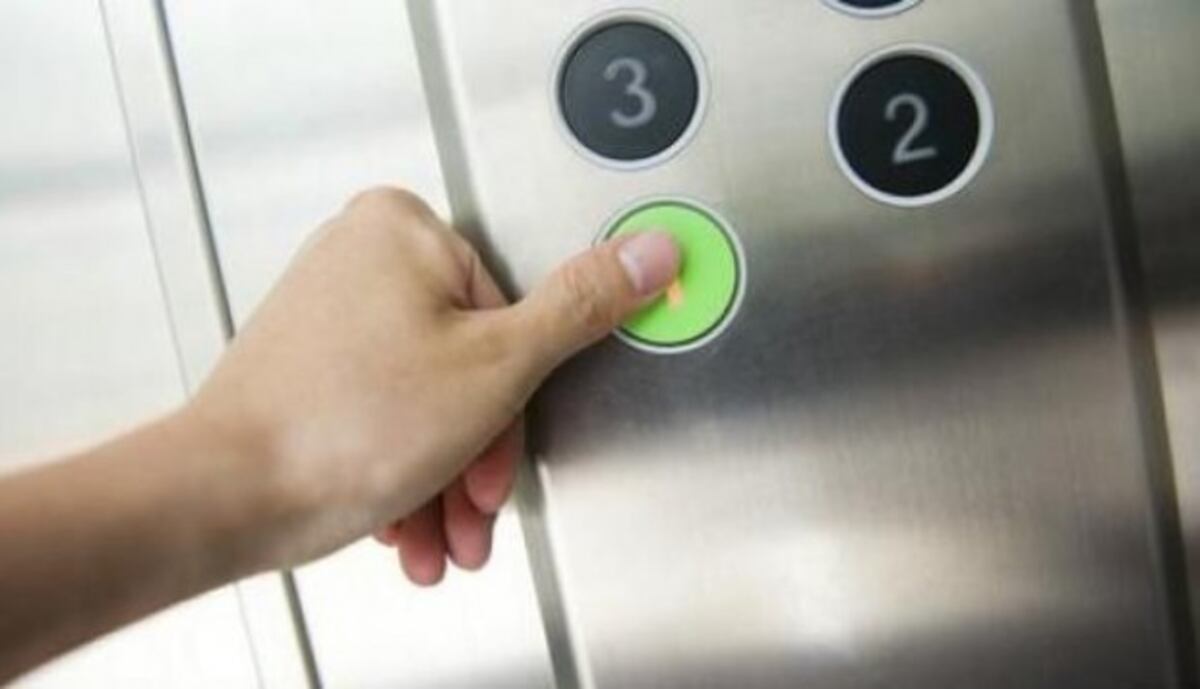 Una mujer quedó atrapada por tres días en un ascensor