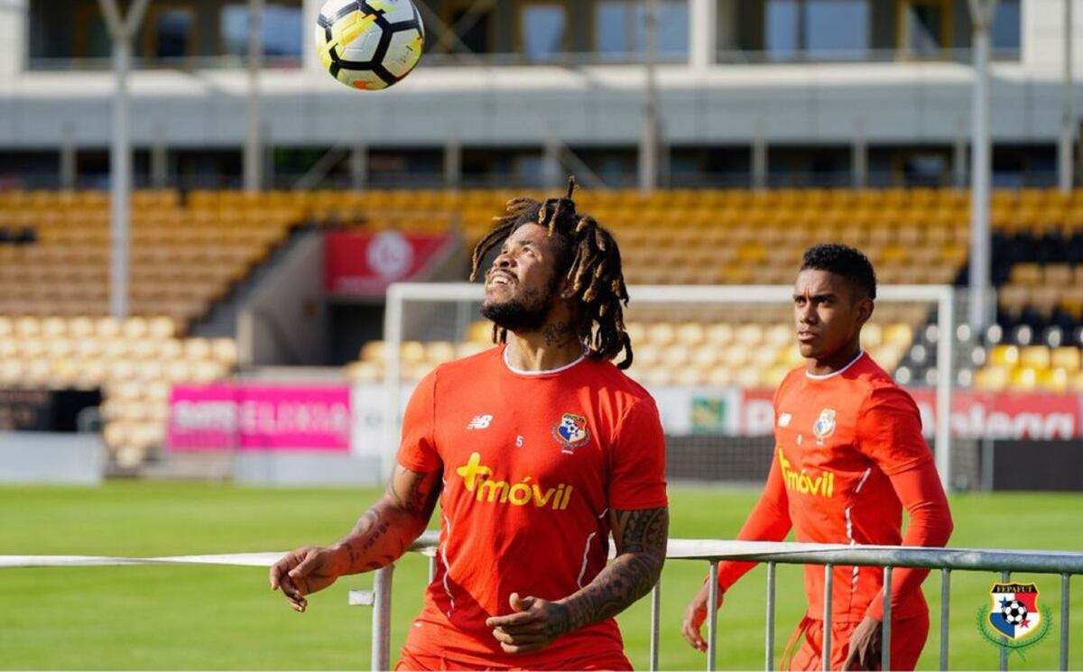 Román Torres y otros jugadores sufren hurto en Noruega; Fepafut se pronuncia