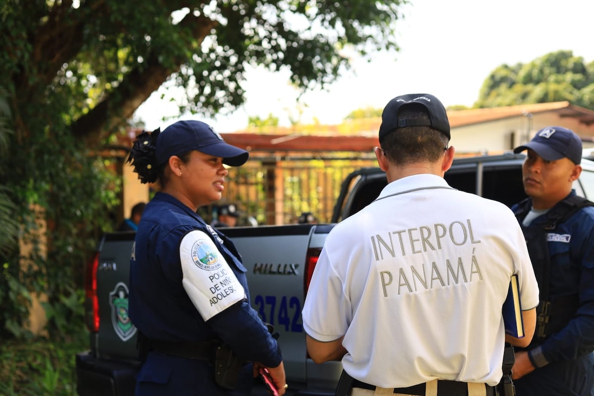 Mujer con notificación roja cae en Las Cumbres tras sustracción de menor en EE.UU.