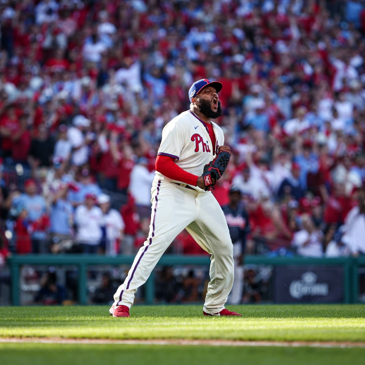 Los Filis del panameño Edmundo Sosa eliminan a los Bravos de Atlanta y avanzan