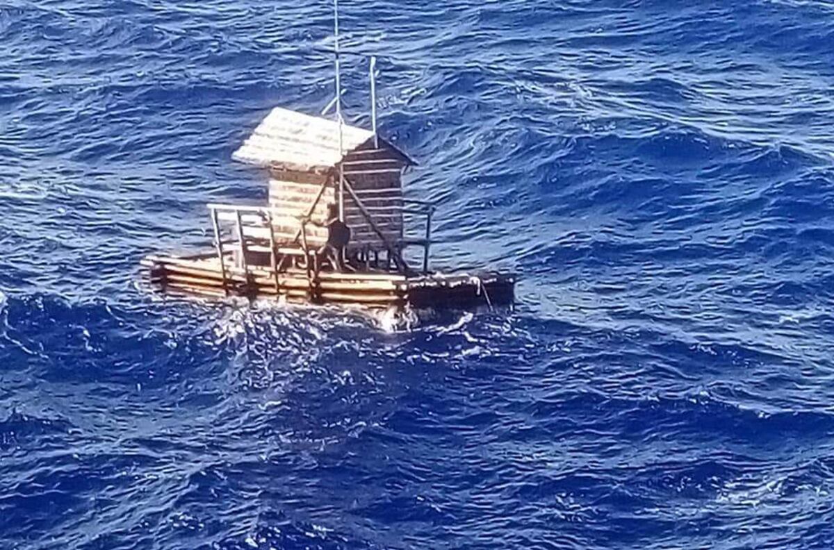 Joven estuvo a la deriva en una cabaña flotante durante 49 días