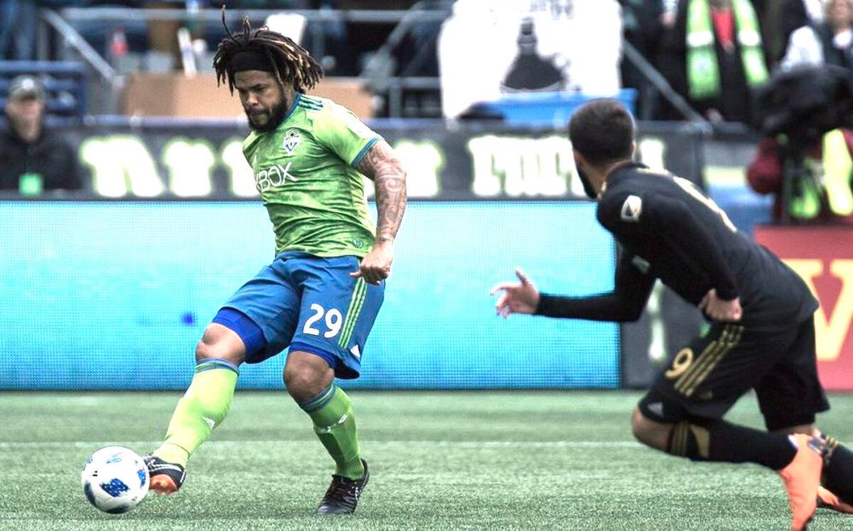 Román Torres se lesiona en el calentamiento