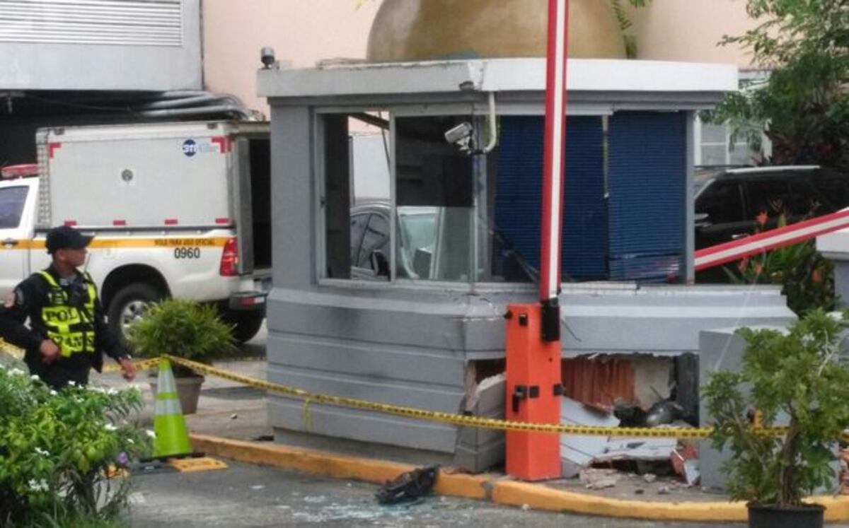 LO ÚLTIMO | Conductor se estrella contra garita de seguridad y pierde la vida