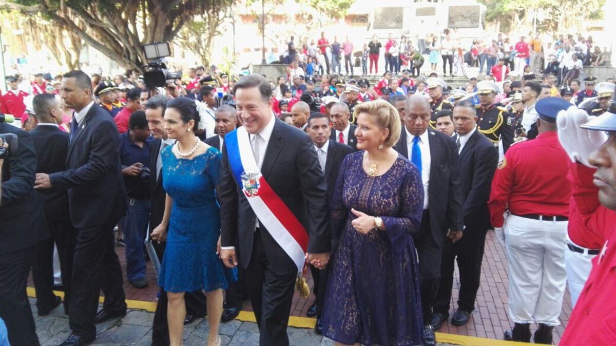 ¡Héroe panameño! Román Torres recibe la bandera y las llaves con mucha humildad 