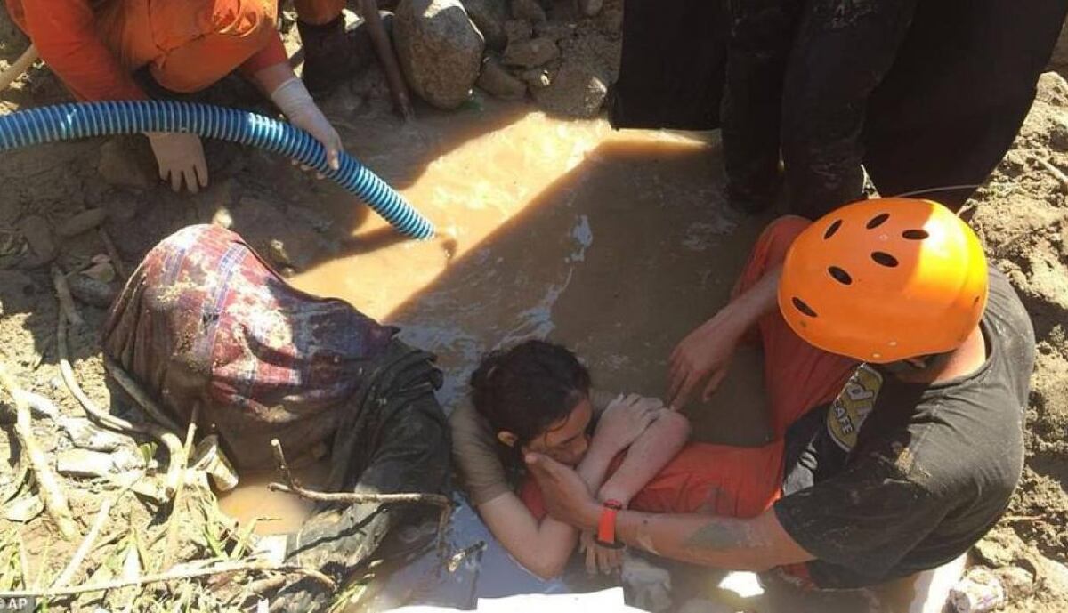 La dramática lucha contra el tiempo para rescatar a una adolescente en Indonesia