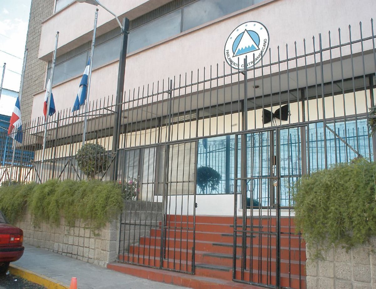 ¡No pasaron! Parlacen tumba juramentación de Cortizo y Carrizo