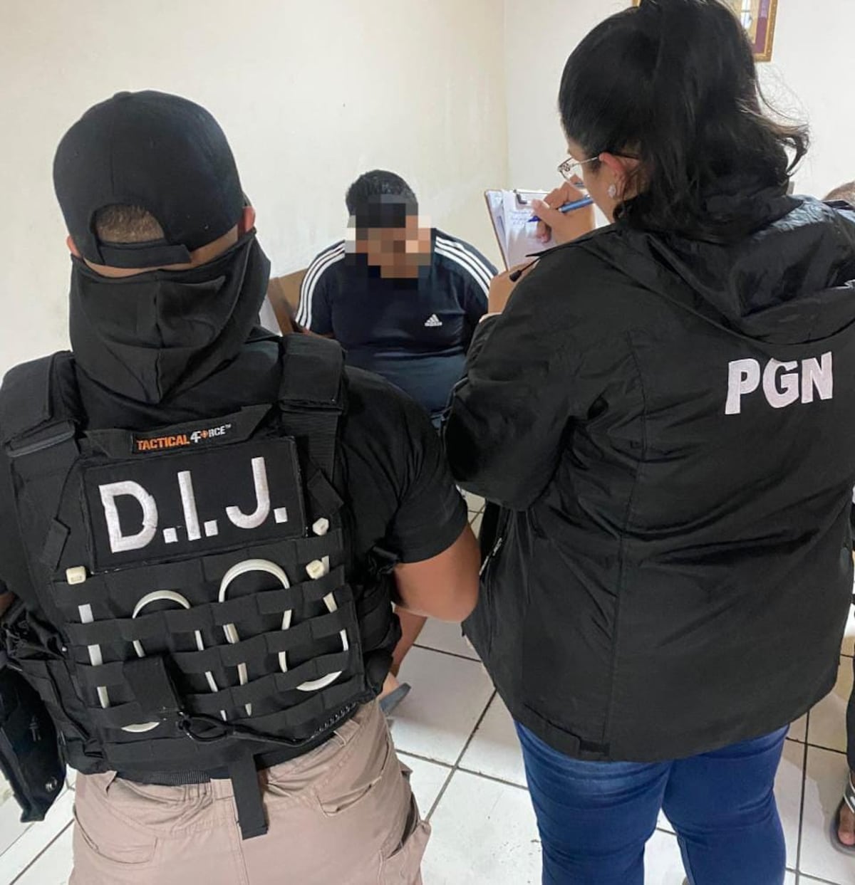 Adolescentes pidieron un viaje para ir al colegio y conductor pervertido de plataforma termina abusando de ellos