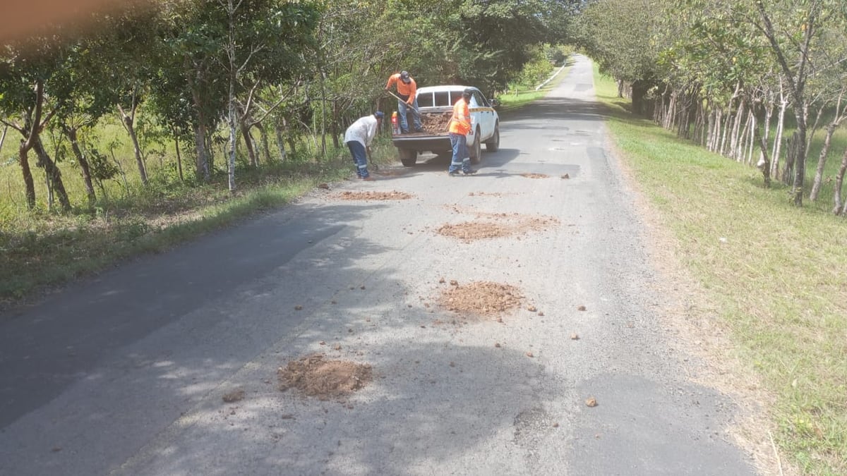 ¡Por fin! Reparan vía principal de La Raya de Santa María en Santiago