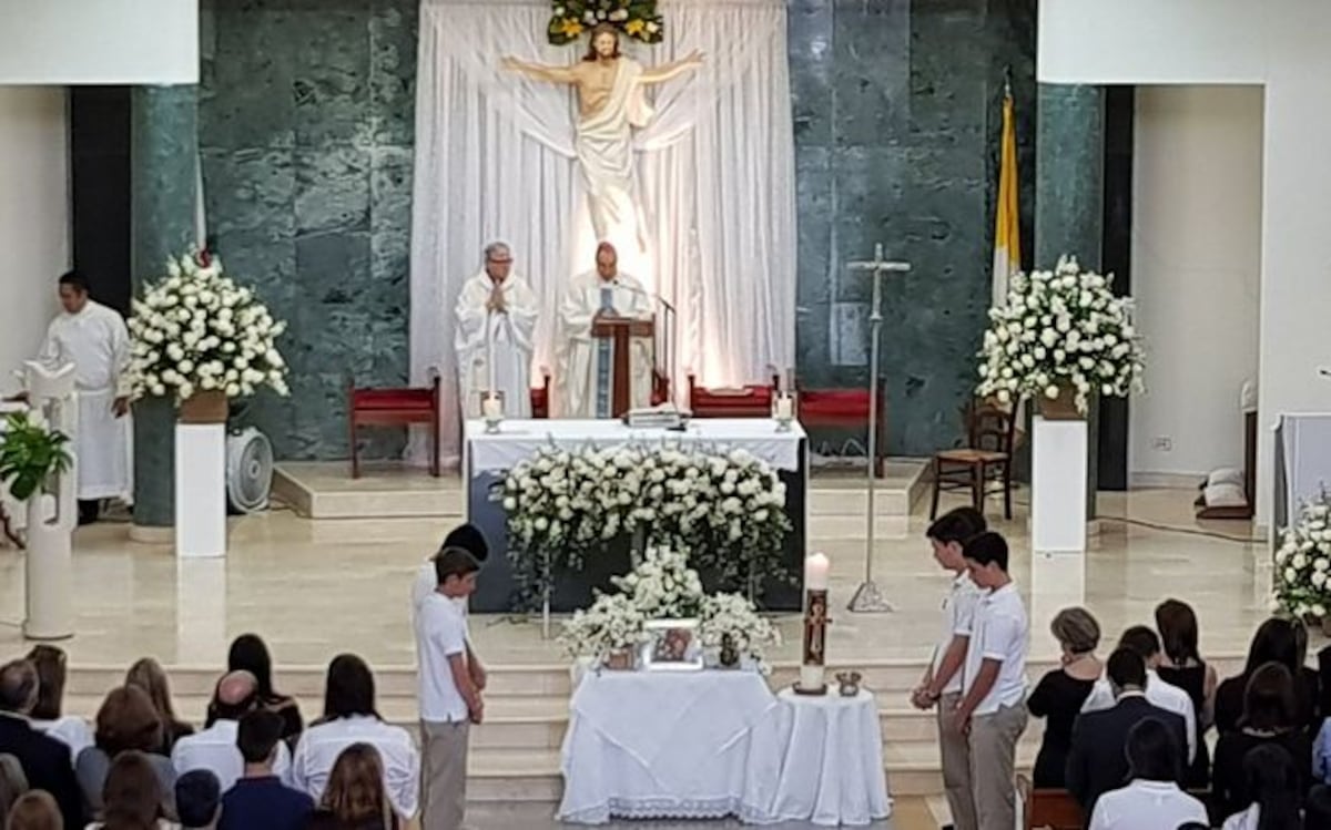 'Abracen a los suyos', dijo Ulloa en funeral tras accidente en Costa del Este