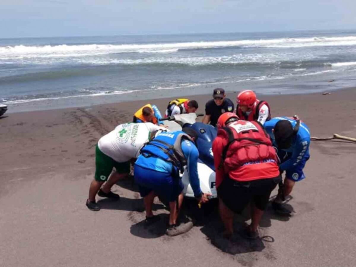 Hallan cadáver de surfista estadunidense