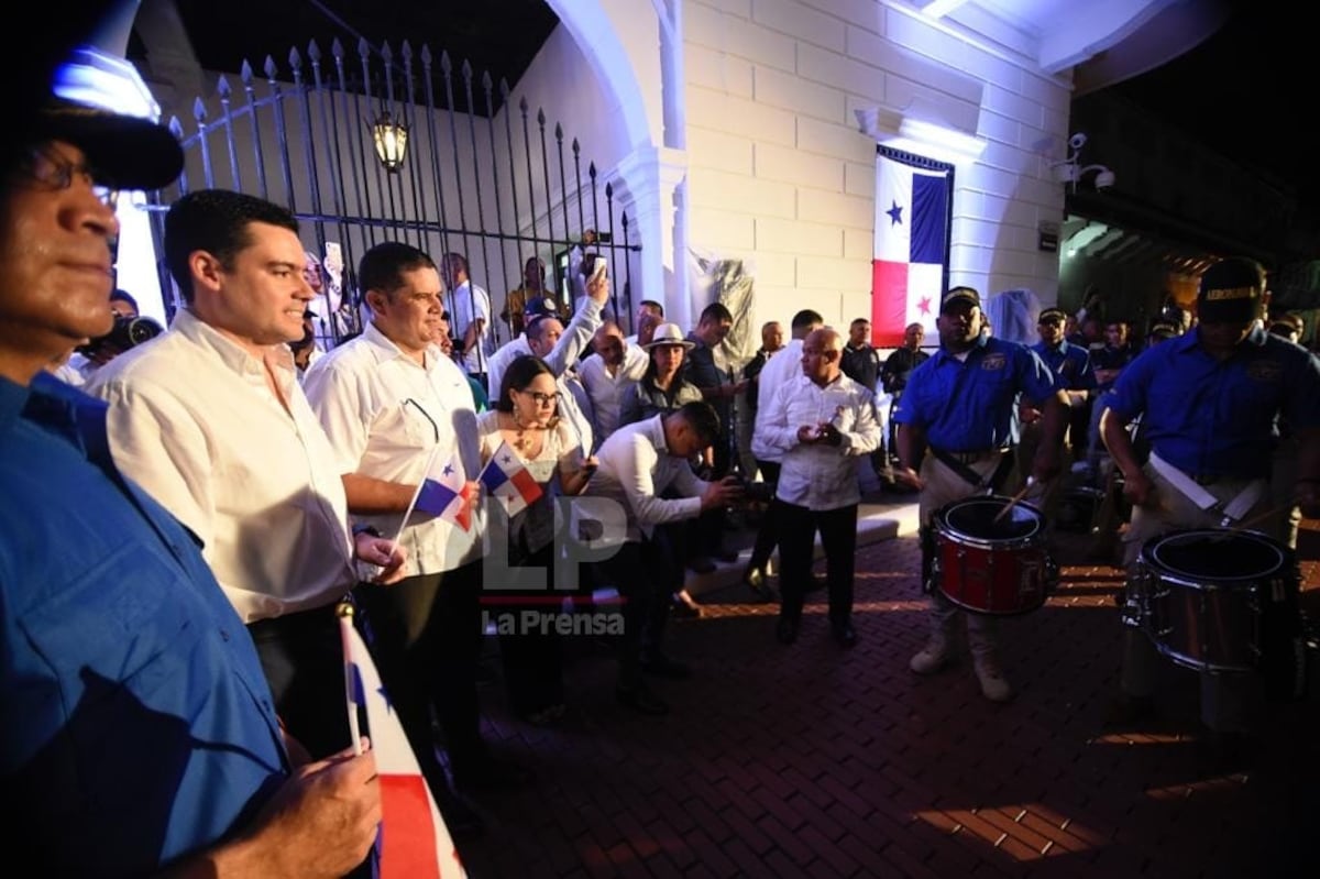 Conmemoración de los 119 años de separación de Panamá de Colombia
