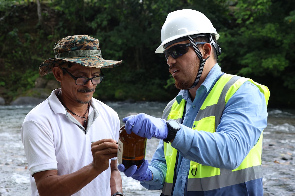 Comunidades cercanas a la mina se unen para monitorear sus ríos con ‘Guardianes del Agua y la Biodiversidad’
