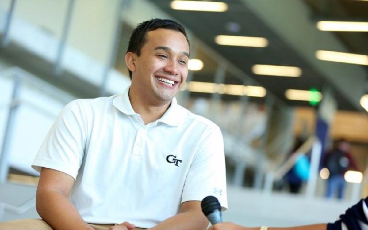 Veragüense se gradúa con honores en Georgia Tech en EEUU