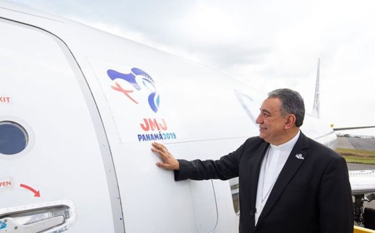 Presentan una de las diecinueve aeronaves que lleva el símbolo de la JMJ