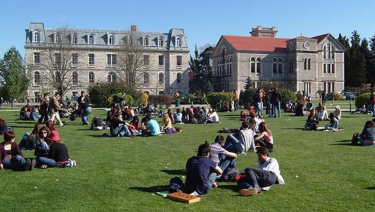 Una revista hace ranking de las universitarias más fáciles y luego pide disculpa