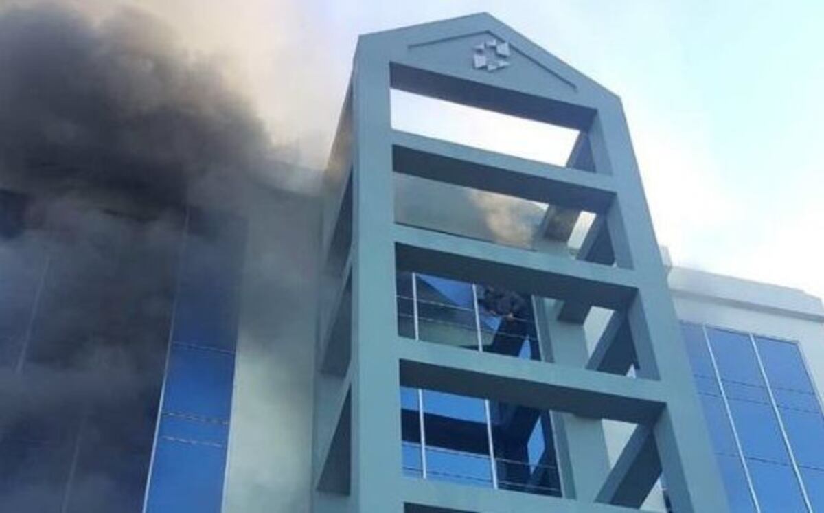 Mexicano se lanza de un quinto piso creyendo que se quemaba su edificio