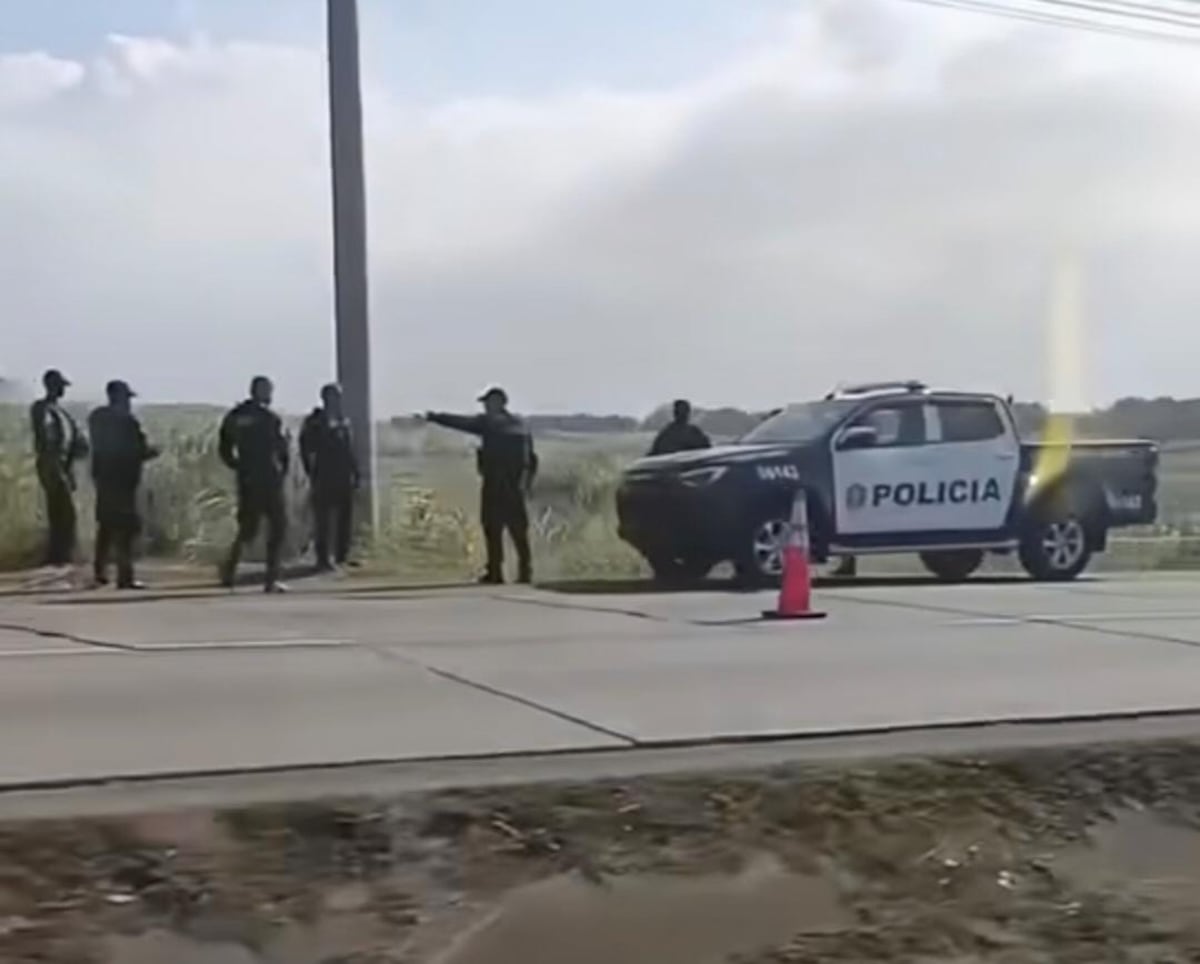 Mujer resulta herida tras ráfagas desde auto en movimiento