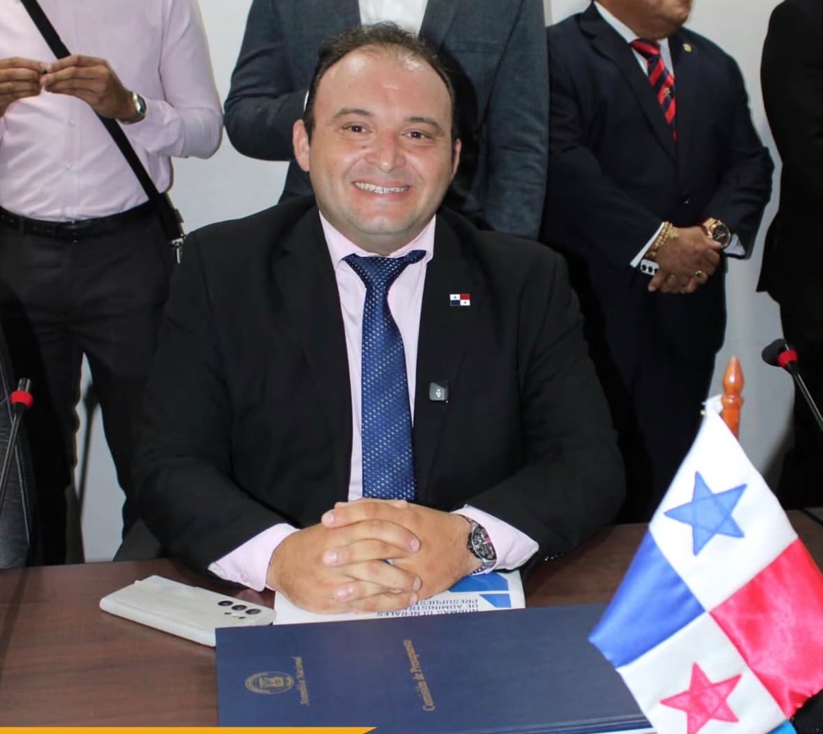 Vamos expulsa a Carlos Saldaña por su voto a favor de Omar Castillo para subcontralor