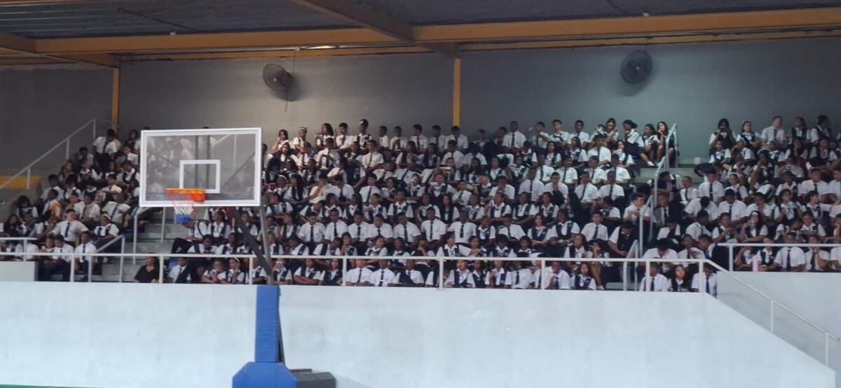 Voces jóvenes que brillan: Estudiantes del Abel Bravo toman la palabra en jornada de alfabetización constitucional