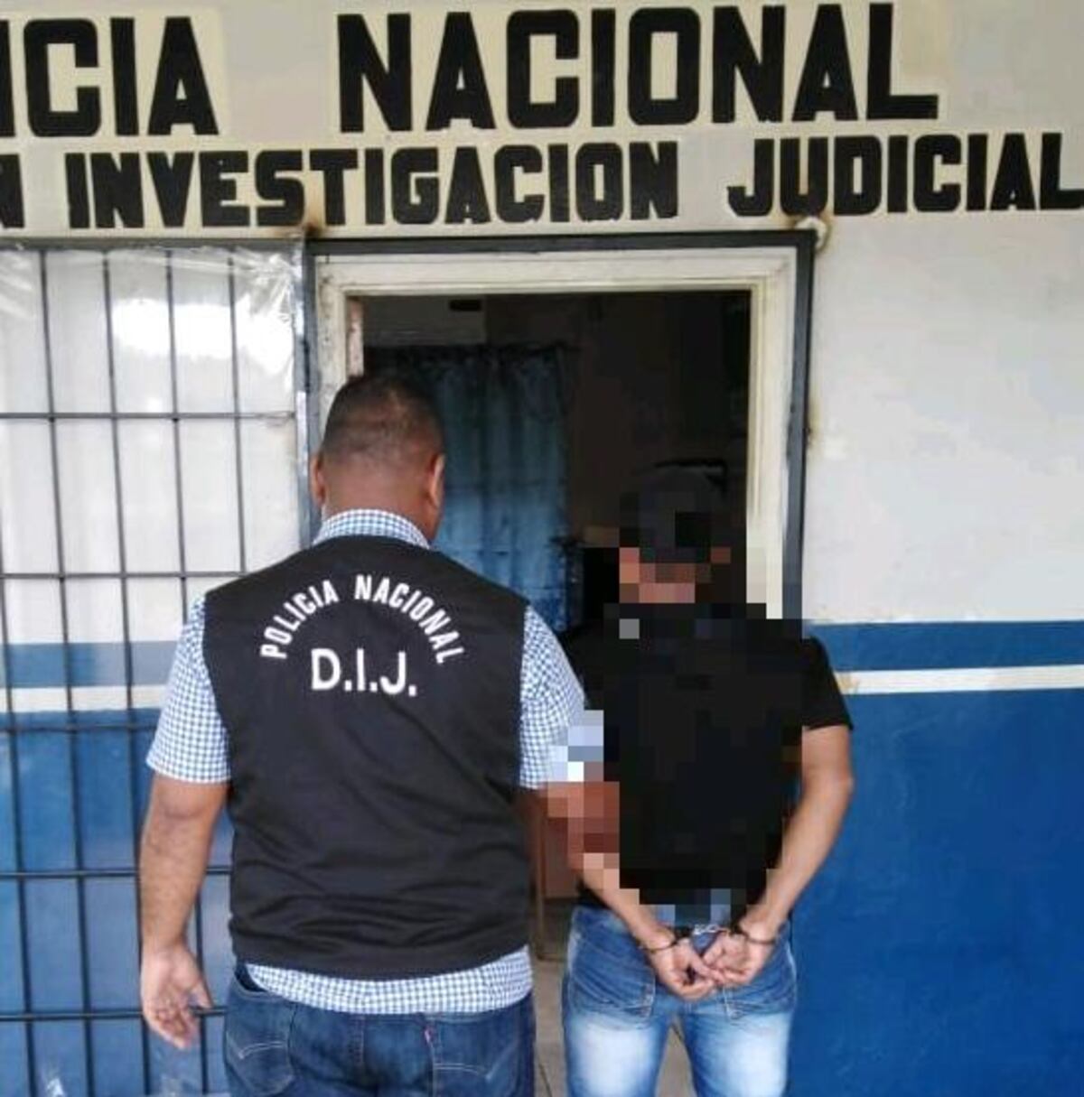 Entierran a mujer que murió tras ser golpeada y abusada en un cementerio cuando regresaba de un baile