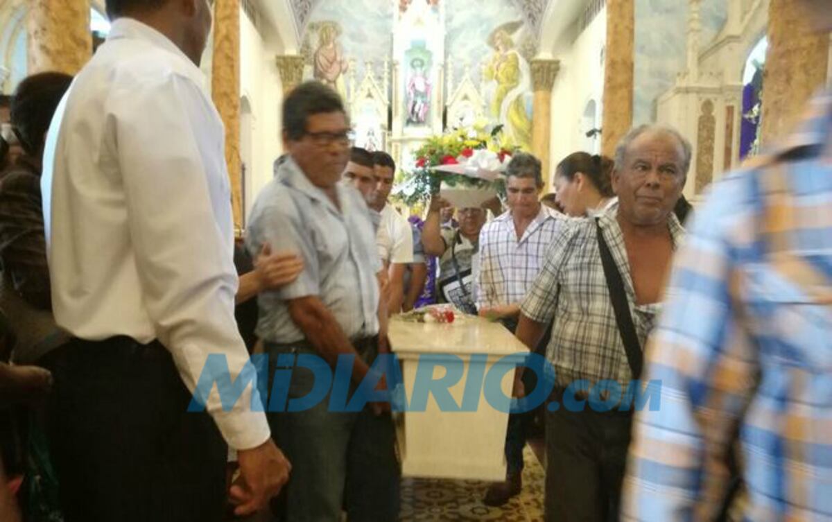 Ahogada en llanto por perder a su única hija. Dan último adiós a mujer asesinada